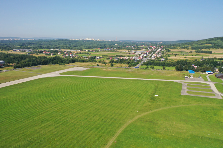 Widok lotniska z lotu ptaka